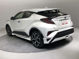 「バックフォルム」です。トランク・ラゲッジスペースには、多くの荷物を入れることが可能です。