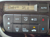車内環境を自動でコントロールするフルオートエアコン。長距離ドライブも快適です。