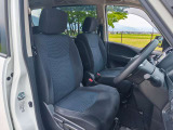 運転席のシートはホールド性に優れ疲れませんよ!