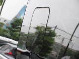 スライドサイドウインド 後席の方も換気が出来ます。