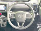 インテリアに合わせたデザインのステアリングは、運転される方のことも考え、運転しやすい形状、大きさです。是非一度、実際に触ってお確かめください。