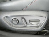 運転席電動シートは、シートポジションを細かく調整できるので長時間の運転もリラックスできますね。