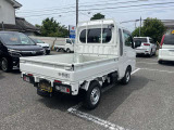 ハイゼット トラックの使い勝手の良い荷台は、長さも幅もめいっぱいのゆとりの広さ。 荷物をとことん積めるので、仕事の量が変わります。