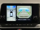 上からの視点で狭い駐車場への駐車に役立つ、アラウンドビューモニター対応メモリーナビ装備。