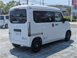 後ろ3面はプライバシーガラスで暑い日差しを軽減してくれます
