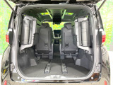 普段のお買い物や通勤、送迎等に十分な荷室スペースを確保しております。セカンドシートを倒すと、大きな荷物の積載も可能です♪