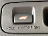 【パワーバックドア】スマートキーや運転席のボタンを押すだけでリアゲートが自動で開閉します!荷物を持っている時や、高い位置にあるバックドアを閉める際に便利な機能です♪