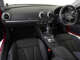 Audiのインテリアはエクステリア同様、優れたデザイン性とクオリティ、そして機能性を兼ね備えております。