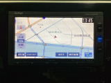 ナビゲーションはフルセグTV対応のGathers純正メモリーナビを搭載しています。Bluetoothオーディオ機能がありますので、スマートフォンなどの音楽も再生できます。