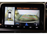 車両を上から見たような映像表示するパノラミックビューモニター付き!