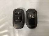 スマートキーを装備しています。鍵を差し込むことなくドアロックの開け閉めと、スタートボタン操作でのエンジンスタートができます。スペアキーも同じものを用意しております。