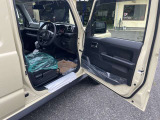 全面UVカット機能付ガラス。 車外からの紫外線を抑えるUVカット機能を採用。 日射しの強い環境などでも、安心して走りを楽しめます。