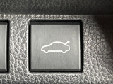 【パワーバックドア】スマートキーや運転席のボタンを押すだけでリアゲートが自動で開閉します!荷物を持っている時や、高い位置にあるバックドアを閉める際に便利な機能です♪