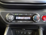 オートエアコンを装着しておりますので車内をお好みの快適な温度に保つことが可能です!