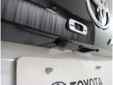 バックカメラが付いているので後方確認が非常にしやすいです。今や運転初心者も熟練者も必須装備!ついていて損はないですね♪