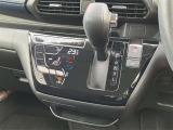 オートエアコン★温度を設定すれば車内を快適な温度に保ってくれます♪