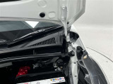 ボンネットの左側のヒンジ部分!見えないところもキレイになっています!