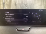 車線逸脱警報システムは、走行中にカメラで車線を検知して、自車が車線から逸脱する可能性があると判断した場合に、警報によりドライバーに通知します。