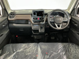 【インパネ】運転のしやすさを最優先に設計された見晴らしの良いフロントビュー。車両間隔が掴みやすく狭い道でも安心♪「安全」と「品質」を最優先に、安心してお乗りいただけるクルマを提供いたします。