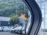 ブラインドスポットモニター!走行中、ドアミラーの死角になりやすい箇所に後続車が接近するとレンズに警告を表示してくれます!