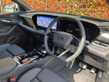 人間工学に基づいて設計されたシートは車のもっているドライビングフィールを存分にドライバーに伝えてくれるクオリティの高い仕上がりとなっています。