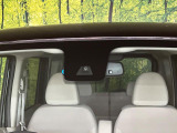 【三菱e-Assist】走行中に前方の車両等を認識し、衝突しそうな時は警報とブレーキで衝突回避と被害軽減をアシスト。より安全にドライブをお楽しみいただけます。
