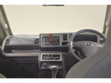 必要な装備を使いやすい位置に配置した機能的な運転席まわり。操作感や車両感覚など、ぜひ運転席に座って確かめてください。