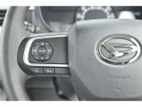ステアリングスイッチ付き。前方から目を離すことなく操作することが可能です。