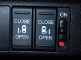 運転席からもスライドドアをボタン操作でスピーディーに開閉できます!またスマートキーでも操作できるので便利です。