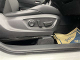 パワーシート搭載。微妙な調整が手軽にでき、最適なポジションで運転することが可能です。