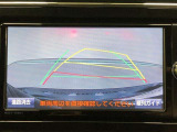 【バックガイドモニター】後方の映像をナビ画面に表示するだけでなく、ステアリング操作に連動して動くガイド線も同時に表示!予想進路の確認をしながら後退できるので便利です!
