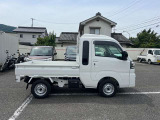 高い防錆性能に裏付けられた、サビ長期保証を全車に。 ボディ外板穴あきサビは荷台を含み5年、ボディ外板表面は荷台を含み3年保証します。