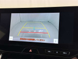 後方の見える安心をお届けするバックガイドモニター付:バックするときのアシストラインもあって楽々バック!車庫入れや縦列駐車をサポートし、苦手な駐車も安心です!今やもう手放せない装備ですネ♪