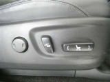 運転席パワーシート搭載。微妙な調整が手軽にでき、ピッタリのポジションで運転することが可能です。