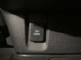 12V/120Wのアクセサリーソケットが配置されています。