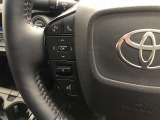 【ステアリングスイッチ】左です。ハンドルから手を離さず、運転に集中したまま手元でオーディオ操作等ができます。