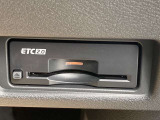 ビルトインETC(埋め込み型)。スッキリと収まっているのが特徴です。音声案内タイプ/アンテナ分離式。納車時には再セットアップ(情報の再登録)を行います。