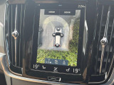 【パークアシスト・カメラ】駐車時に後方がリアルタイム映像で確認できます。大型商業施設や立体駐車場での駐車時や、夜間のバック時に大活躍!運転スキルに関わらず、今や必須となった装備のひとつです!
