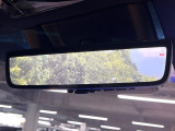 【デジタルインナーミラー】後席の大きな荷物や同乗者で後方が確認しづらい時でも安心!カメラが撮影した車両後方の映像をルームミラー内に表示。クリアな視界で状況の確認が可能です!