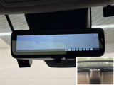 電子インナーミラです。バックドア内側にカメラを取り付けてインナーミラーに後方映像を表示。例えば後席にミラーを遮るものがあったりしても後方確認ができますね♪モニターモードとミラーモードへの切り替えも可能