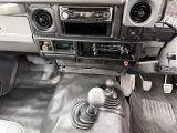 5速マニュアル車。ショートはマニュアルしか設定はございません。