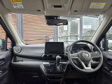 運転席周りの視界もよくハンドルも軽い取り回しなのですごく運転がしやすい車です。