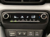 オートエアコンは温度を設定するだけで、自動で風量などを設定してくれます。運転しながら操作も必要ないので、安全性も向上します。