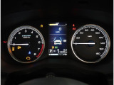 シンプルなデザインで機能性に優れたメータパネル、運転に集中できるよう必要な情報がひと目で分かるレイアウトですので運転が愉しくなります。