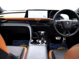 当社の車両は、オークションなどで高評価のお車を厳選して仕入れています。第三者鑑定やオークション評価4点以上にこだわっており、内外装共に状態の良いお車です。是非ご覧になってください。
