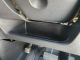 運転席周辺の収納も充実したドライバーズロアポケット。細かな使い勝手にも配慮されています。