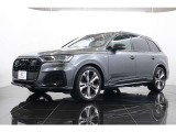 デイトナグレー&times;ブラックAudi rings&ブラックスタイリングパッケージでまとまりのある外装になっております。