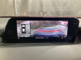 狭い場所での駐車やすれ違いなどでより的確な運転操作に役立つ360&deg;ビューモニターが装備されています。