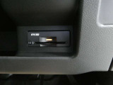 ここに ETC付いております。高速道路の料金所もスイスイ♪ ETCカードの申し込みは日産カードがおすすめ!!!「安心」「おトク」「便利」で皆さまのカーライフをサポートする特典満載のカードです。
