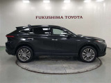 【まるごとクリーニング】シートを取り外し、車内を徹底洗浄。隅々まで丁寧に仕上げています。